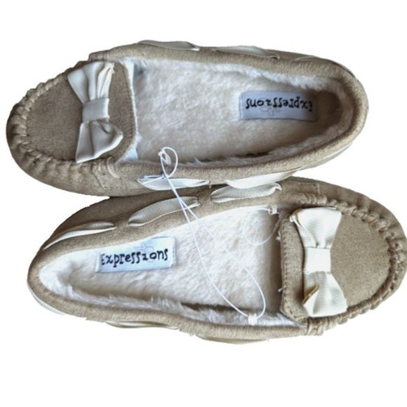 NWT Expressions Girls Moccasin Slippers Faux Suede Tan/Beige/Brown 11-12… - Picture 1 of 7